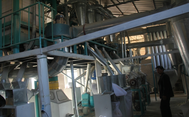 <a href=http://m.171km.com/product/ target=_blank class=infotextkey>玉米深加工設備</a>